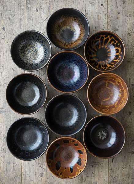 How to Hold a Tenmoku Tea Bowl Properly - image 3