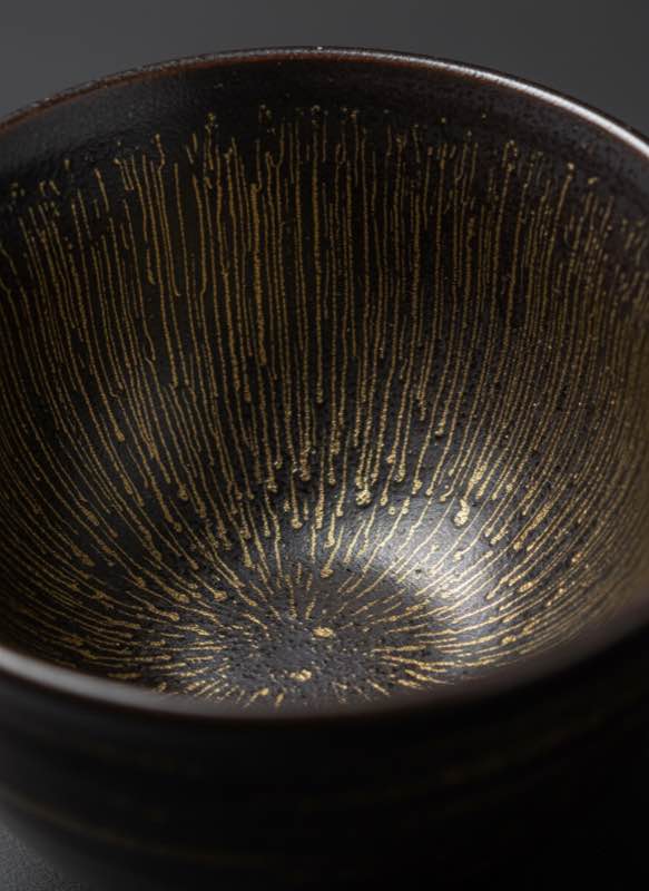 Tenmoku Glaze Pattern 2 Tenmoku hare's fur glaze pattern with fine vertical golden streaks on black glaze
