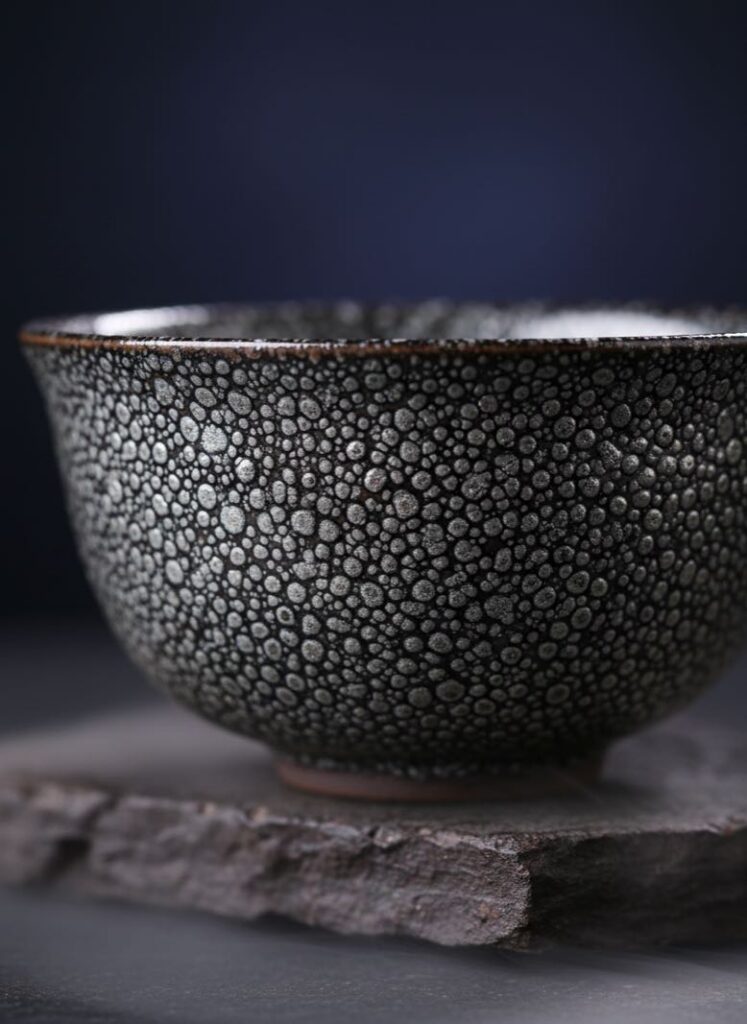 Silver oil spot jianzhan tenmoku tea bowl with metallic crystallized glaze