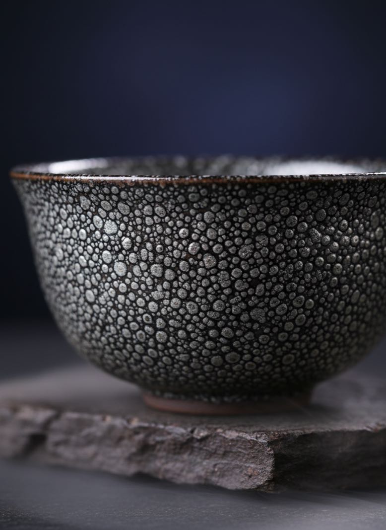 Silver oil spot jianzhan tenmoku tea bowl with metallic crystallized glaze
