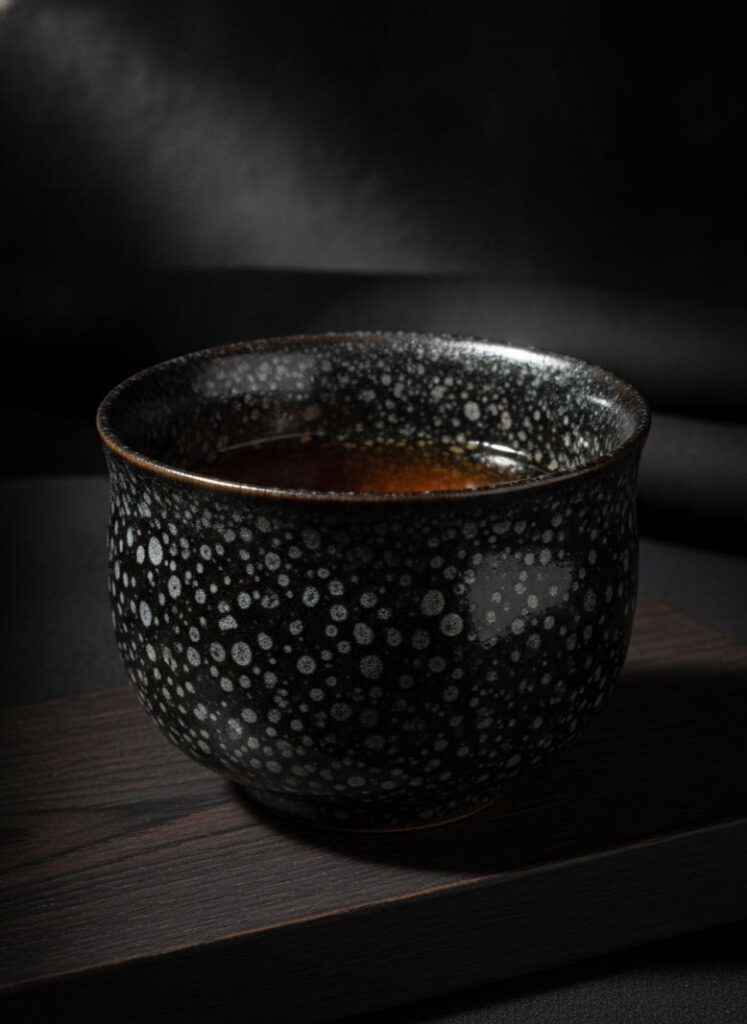 Tenmoku oil spot glaze pattern