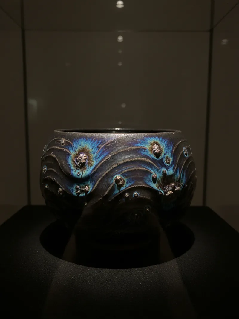 Rare Yao Bian Yohen Tenmoku tea bowl with iridescent color-shifting halos